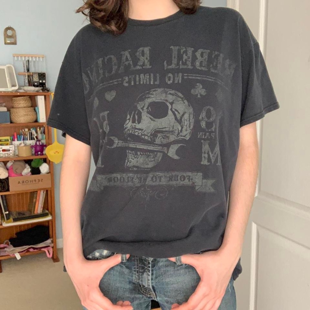 COPY - worn-in grunge faded skull black graphic t-shirt by gildan